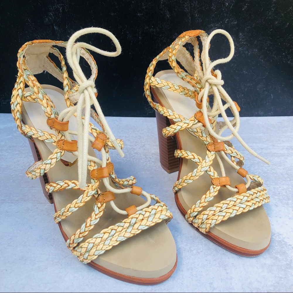 Groove Lace-up Sandals